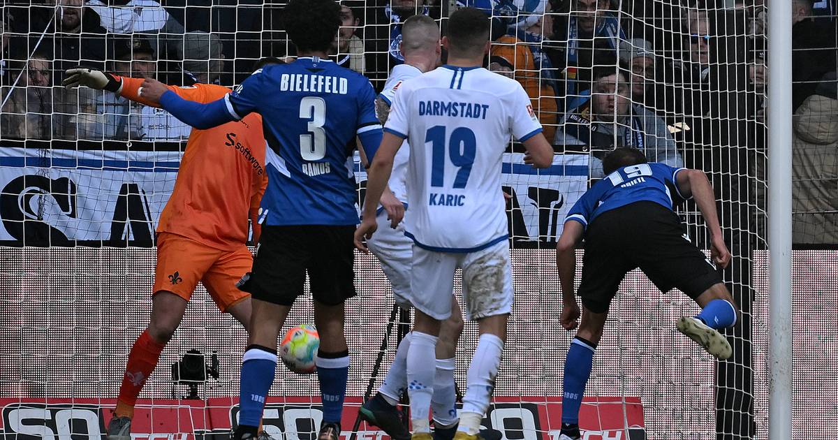 2 Bundesliga Darmstadt Verliert In Bielefeld St Pauli Setzt