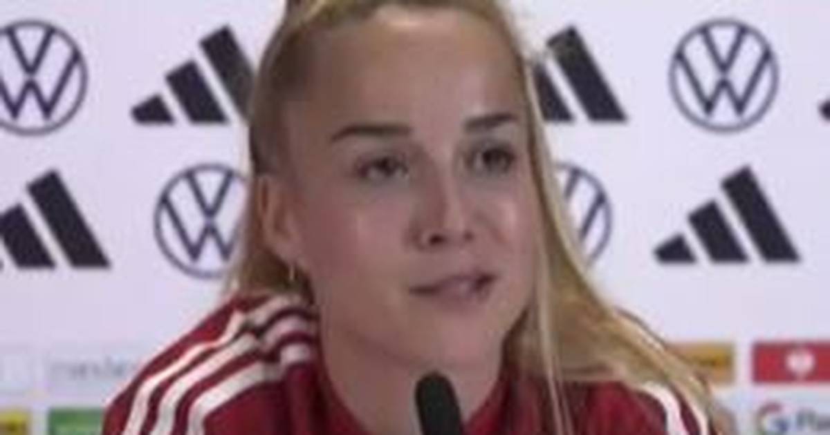 Frauenfu Ball Giulia Gwinn Kl Rt Ber Angsthasenfu Ball Aussage Auf