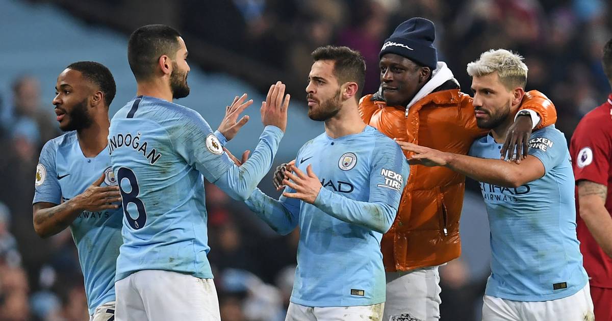 Premier League Manchester City Spieler Schenken Mitarbeitern Eine Rolex