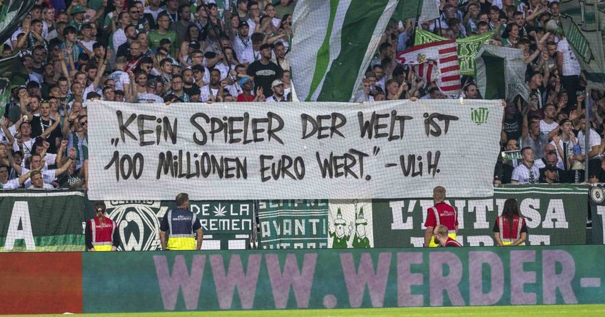 Fc Bayern Werder Fans Rgern Hoene Mit Plakat