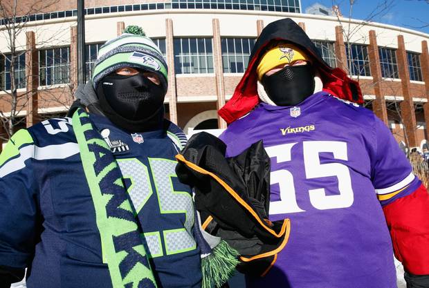 Minus 21 Grad: Auch die Cheerleader bibbern
