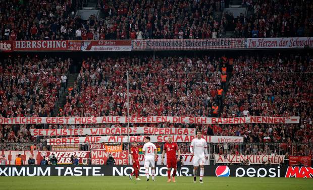 Bilder: Torschütze Torres als trauriger Torero