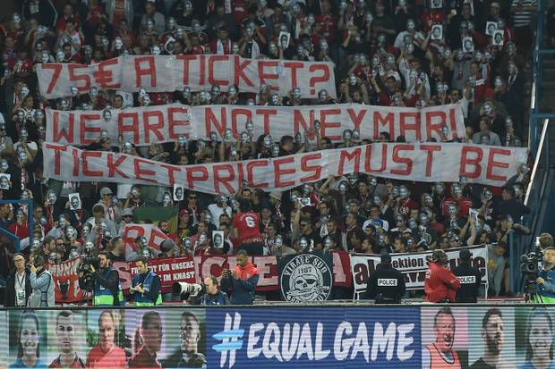 Van Gaal muntert Bankdrücker Robben auf