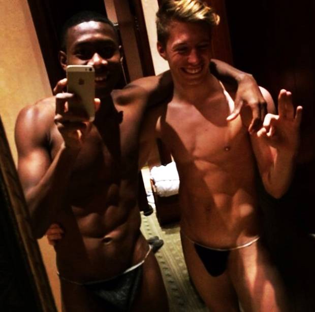 Fußballer mit nackter Haut