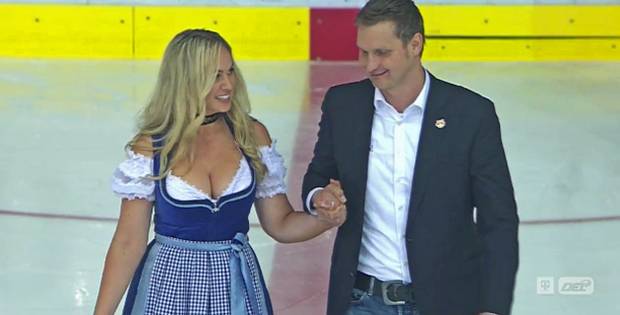 Wackliger Job fürs Wiesn-Playmate