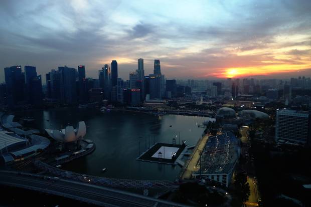 Popstar und Echse beleben Singapur