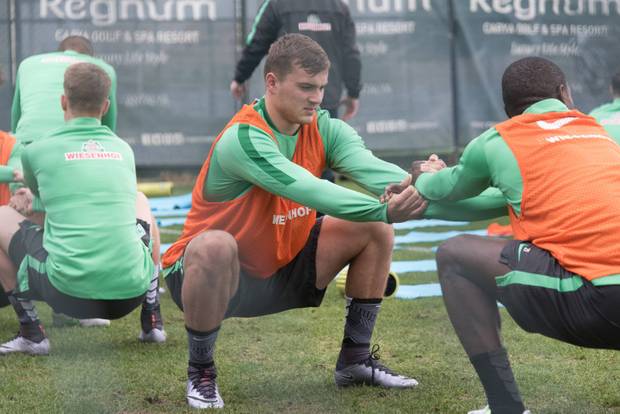 Welche Fußballer verstecken sich hier?