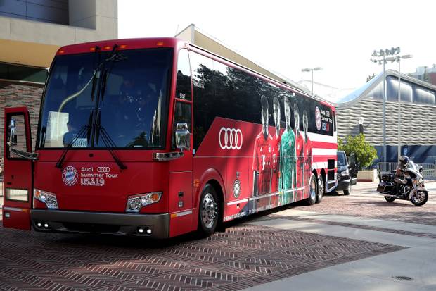 Bayern auf US-Tour: Spanien-Duo wird zu Astronauten