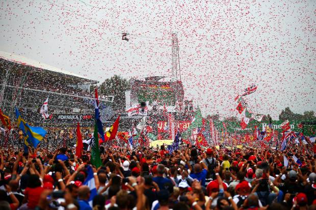 Pyroshow bei Siegerehrung in Monza