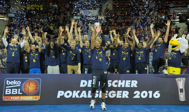 Berlins Pokal und Münchens Eimer