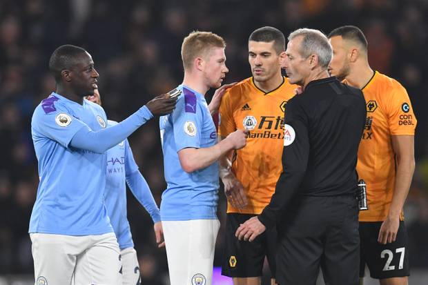 Fische, Dildo, Bullenkopf: Die irrsten Wurfgeschosse