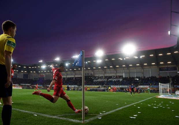 Irre Jubelszene: Ujah knöpft sich Hennes vor