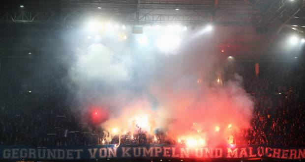 Pyro-Nebel sorgt für Unterbrechung