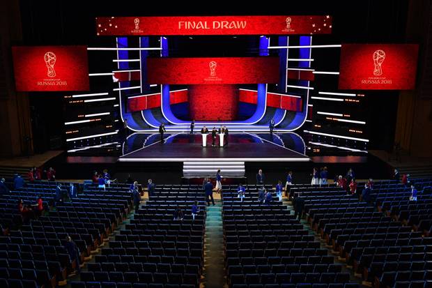 WM-Auslosung: Maradona und ein schöner Pelz