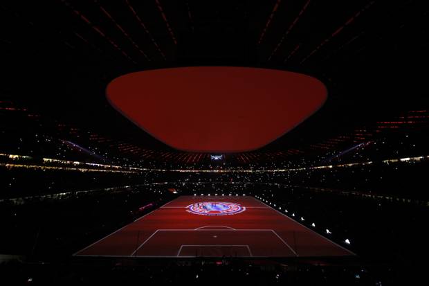 FC Bayern: Lichtershow zum Jahresabschluss