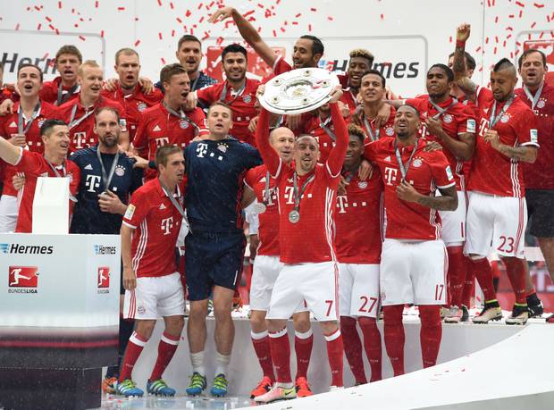 Partybilder: Meisterringe für die Bayern