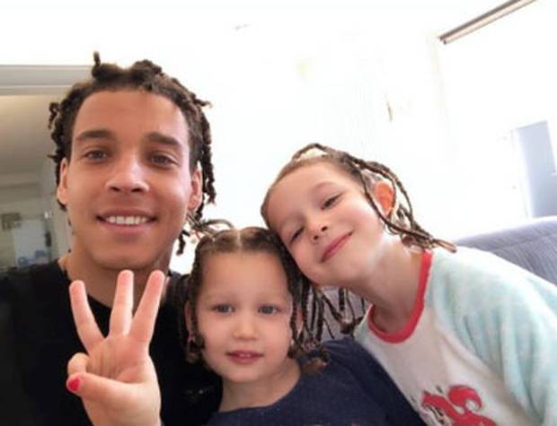 Witsels Afro ist Vergangenheit