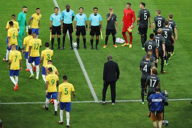 Neymar ehrt Tribünengast Bolt