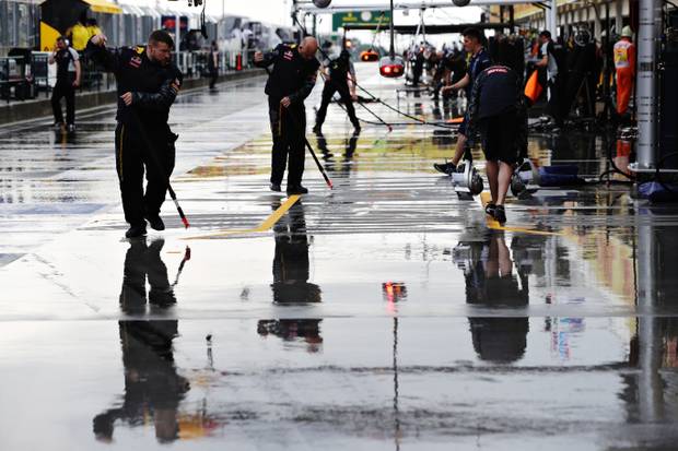 Irre Wasserschlacht in Budapest