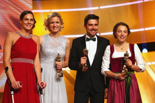 Kerbers Triumph-Kuss: Die Hingucker der Sportler des Jahres