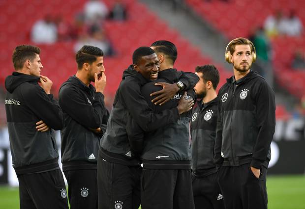 "Nein zum Rassismus": DFB-Fans setzen Zeichen