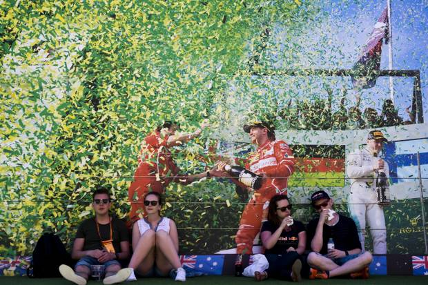 Quali-Bilder: Fans feiern Hamiltons Hund