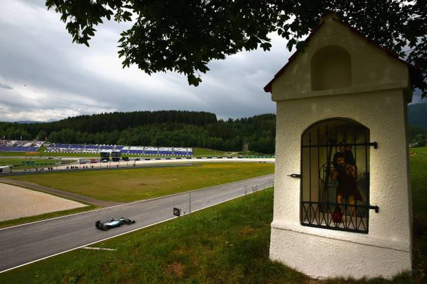 Beste Plätze für Papa Schlumpf und Santa