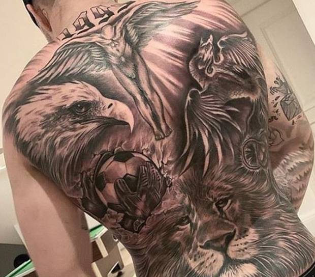 Fußballer-Tattoos: City-Keeper zeigt gigantische Rücken-Bemalung