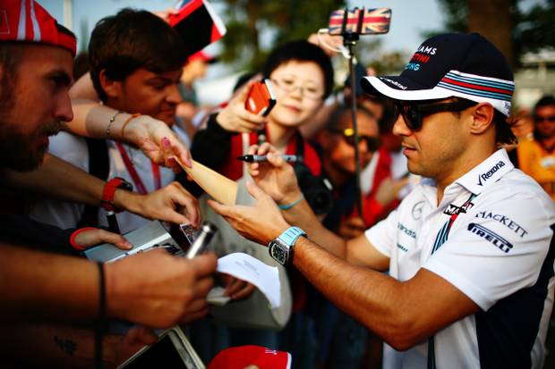 Witziger Maskenball bei Mercedes