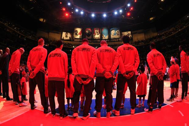 Schweigen für die Opfer in Paris