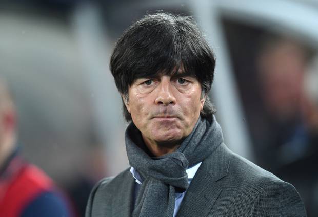 Nur Schweinsteiger geht es an die Gurgel