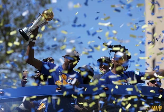 Siegesparade: So bunt feiern die Warriors