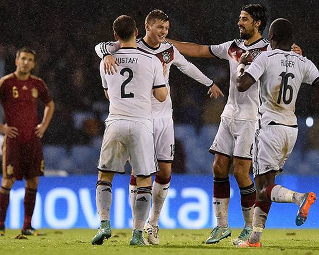Zieler empfiehlt sich - Durm wackelt