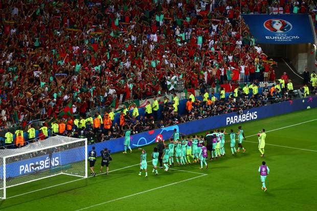 Inniger Moment für Ronaldo und Bale