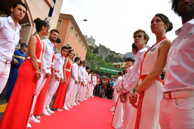 Ausgelassene Freude! Ricciardo gönnt sich Sieger-Bad