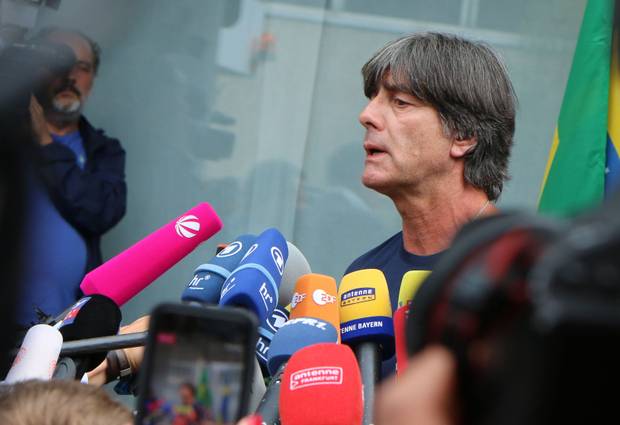 Geht er oder bleibt er? Das sind die Alternativen zu Löw