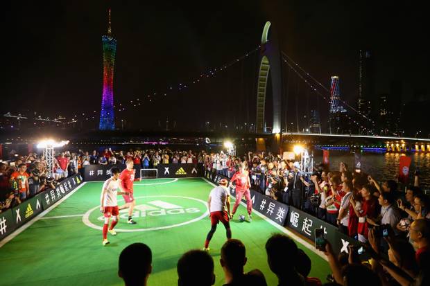 Neuer und Müller auf Selfiejagd