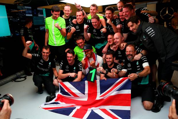 Weltmeister! Hamilton lässt es krachen