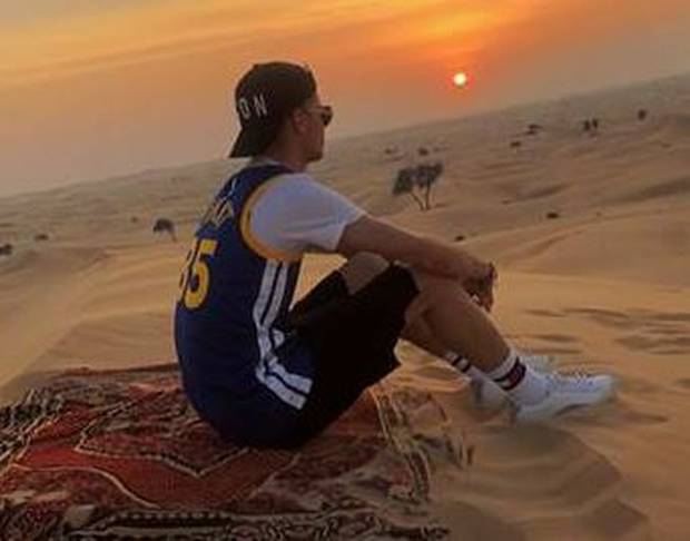 Fußballer im Urlaub: Welcher BVB-Star chillt hier in der Wüste?