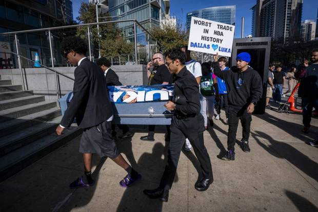 Bizarre Sarg-Szenen rund um Doncic