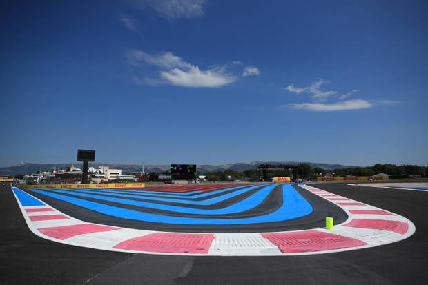 Nanu?! Vettel grüßt aus einem Mercedes