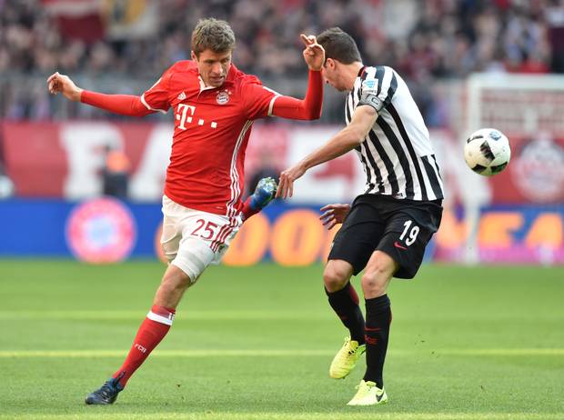 Akrobat Costa lässt Bayern jubeln