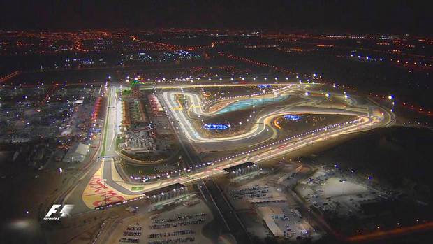 Ein Funkenregen in der Nacht