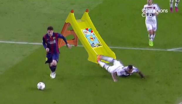 So lacht das Netz über Boatengs Ausrutscher