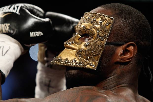 Der "Bronze Bomber" lässt die Maske fallen