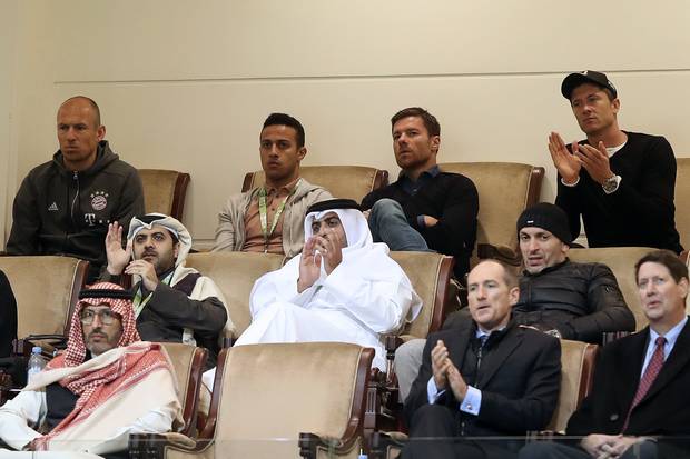 Doha bestaunt Dirndl-Fans