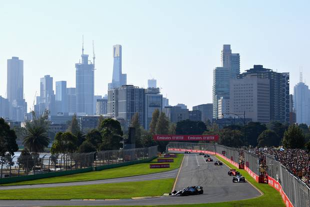 Heißer F1-Auftakt mit Superstars und bunten Fans