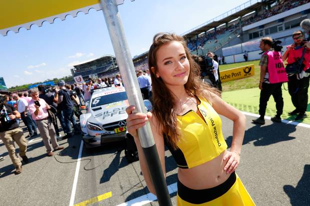 Grid Girls bringen den Asphalt zum Glühen