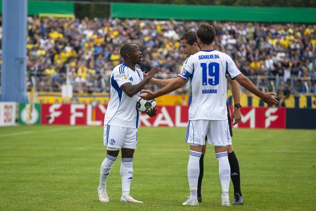 Schalke-Profi erstattet Anzeige