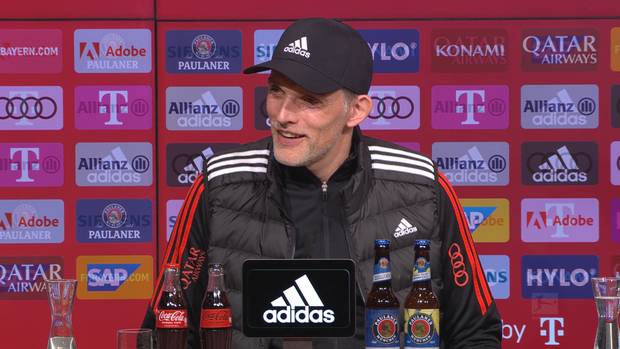 Salihamidzic mit Hinweis an Pavard